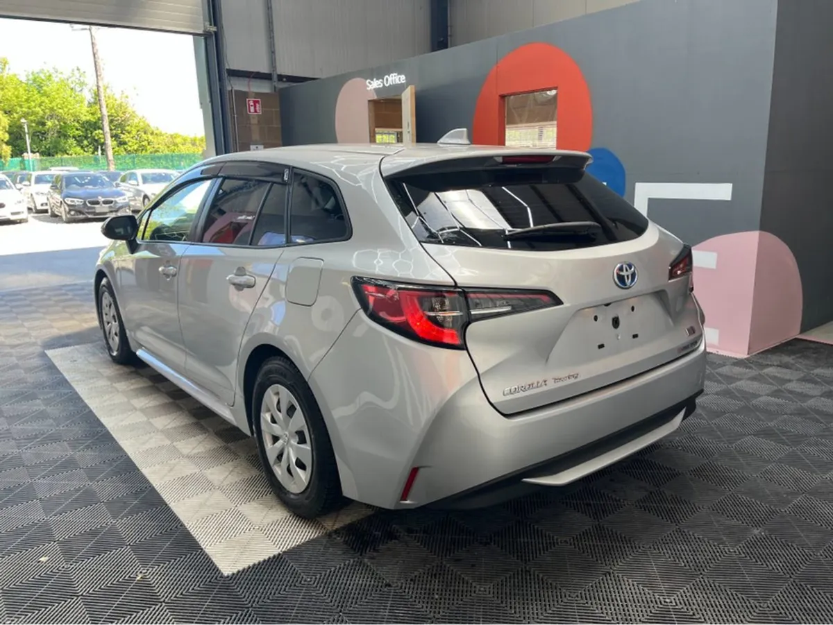 Toyota Corolla 1.8 Hyrbid / 102k KMs / Reverse Ca - Image 4