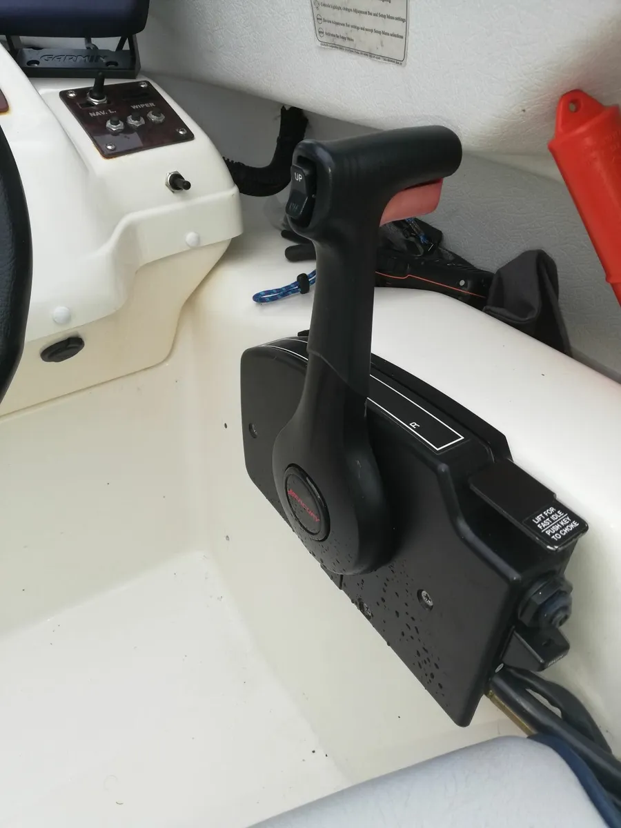 Flipper 520ht Sports cabin boat & 40hp Mercury EFI - Image 2