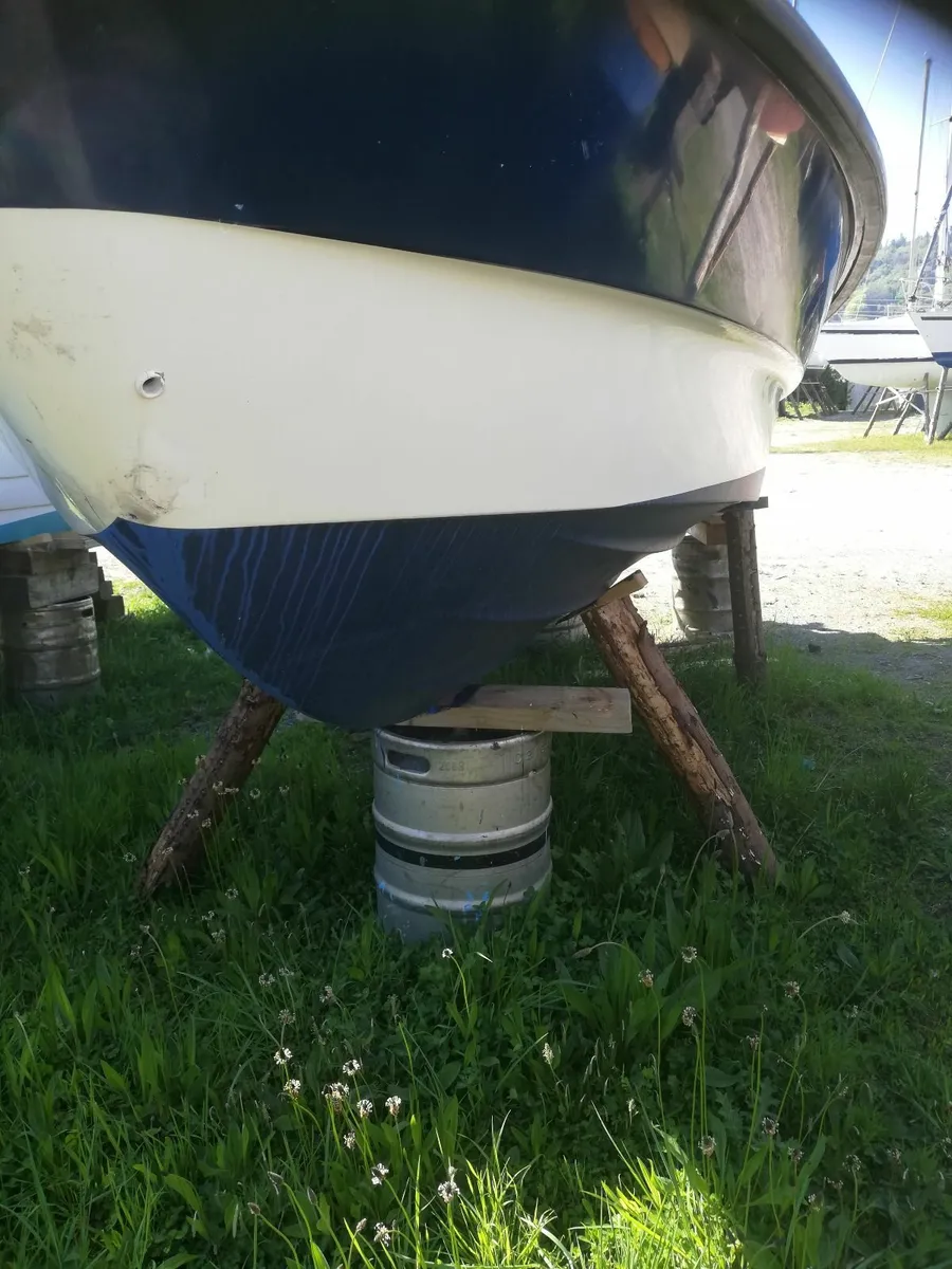 Flipper 520ht Sports cabin boat & 40hp Mercury EFI - Image 3