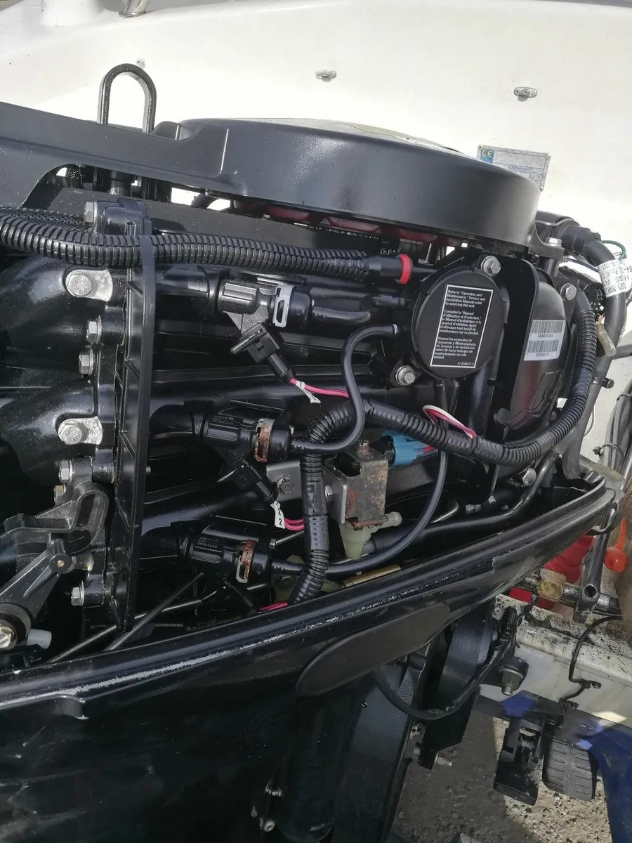 Flipper 520ht Sports cabin boat & 40hp Mercury EFI - Image 4