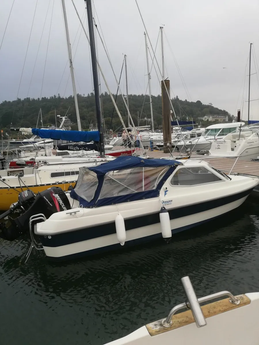 Flipper 520ht Sports cabin boat & 40hp Mercury EFI - Image 3