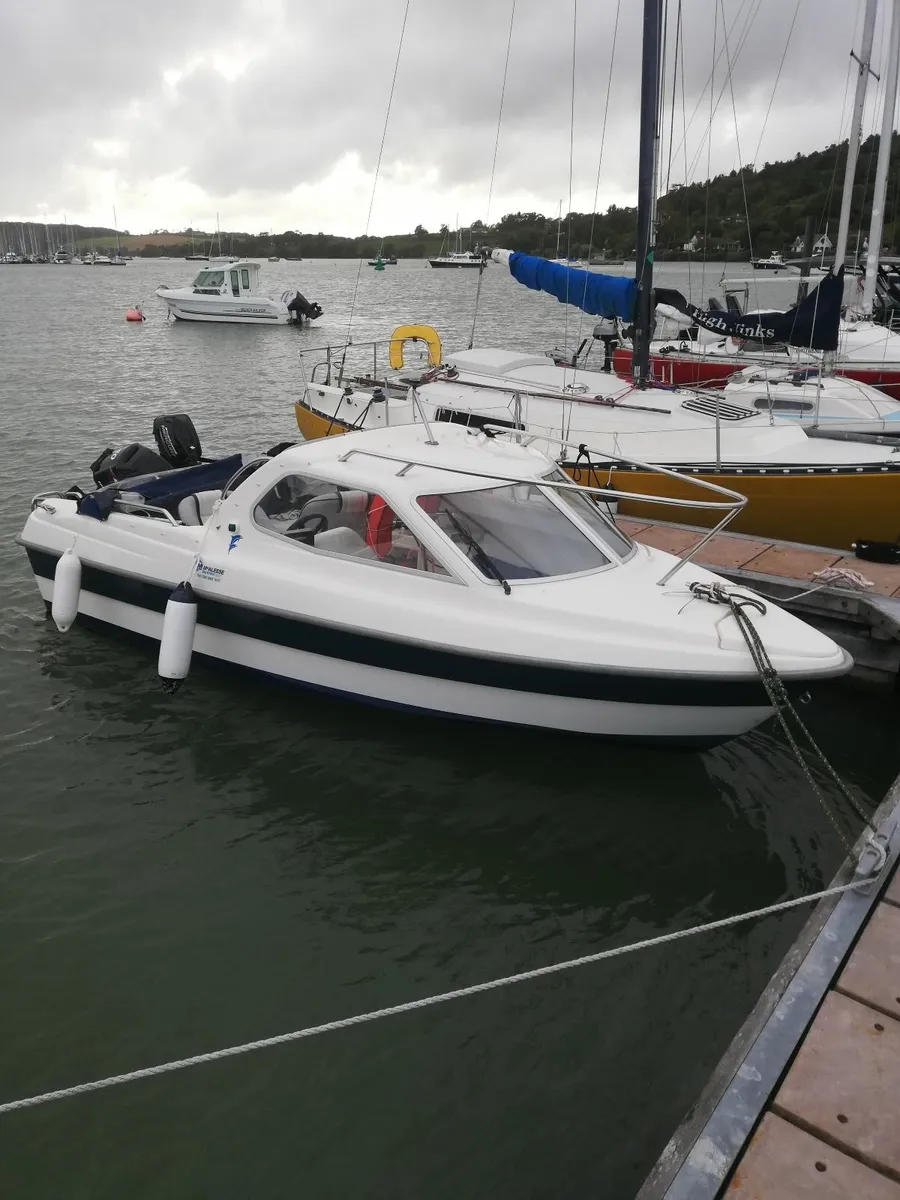 Flipper 520ht Sports cabin boat & 40hp Mercury EFI - Image 1