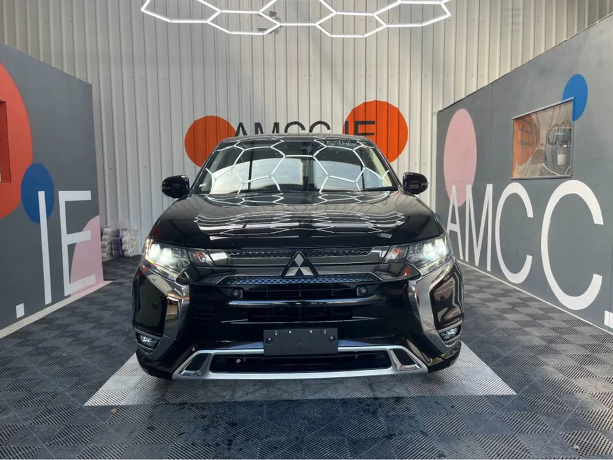 Mitsubishi Outlander 2.4 Hyrbid / Reverse Camera - Image 2