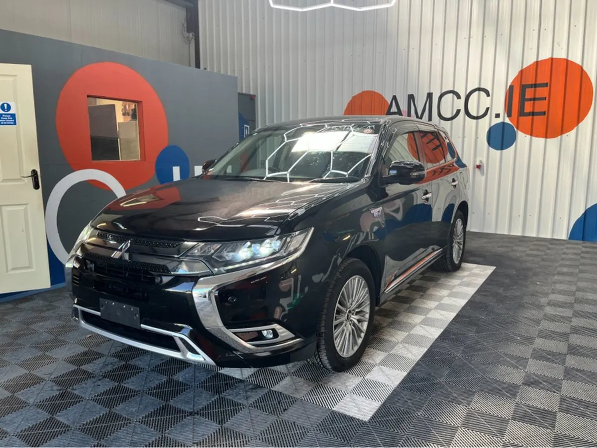 Mitsubishi Outlander 2.4 Hyrbid / Reverse Camera - Image 3