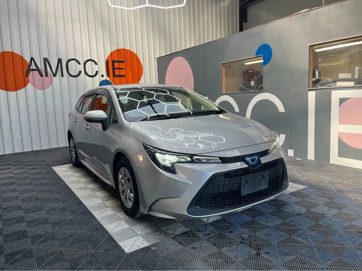 Toyota Corolla 1.8 Hyrbid / 112k KMs / Reverse Ca - Image 1