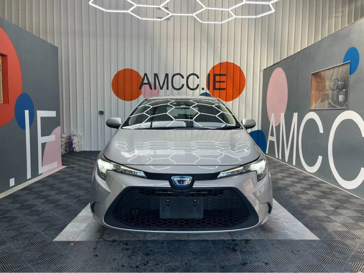 Toyota Corolla 1.8 Hyrbid / 112k KMs / Reverse Ca - Image 2