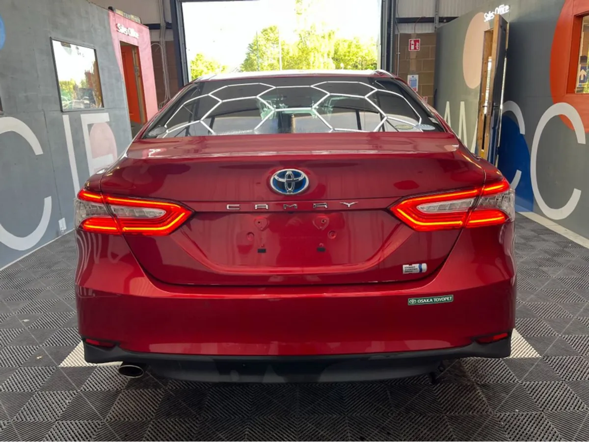 Toyota Camry Only  19950  2.5 Hyrbid / 68k KMs / - Image 4