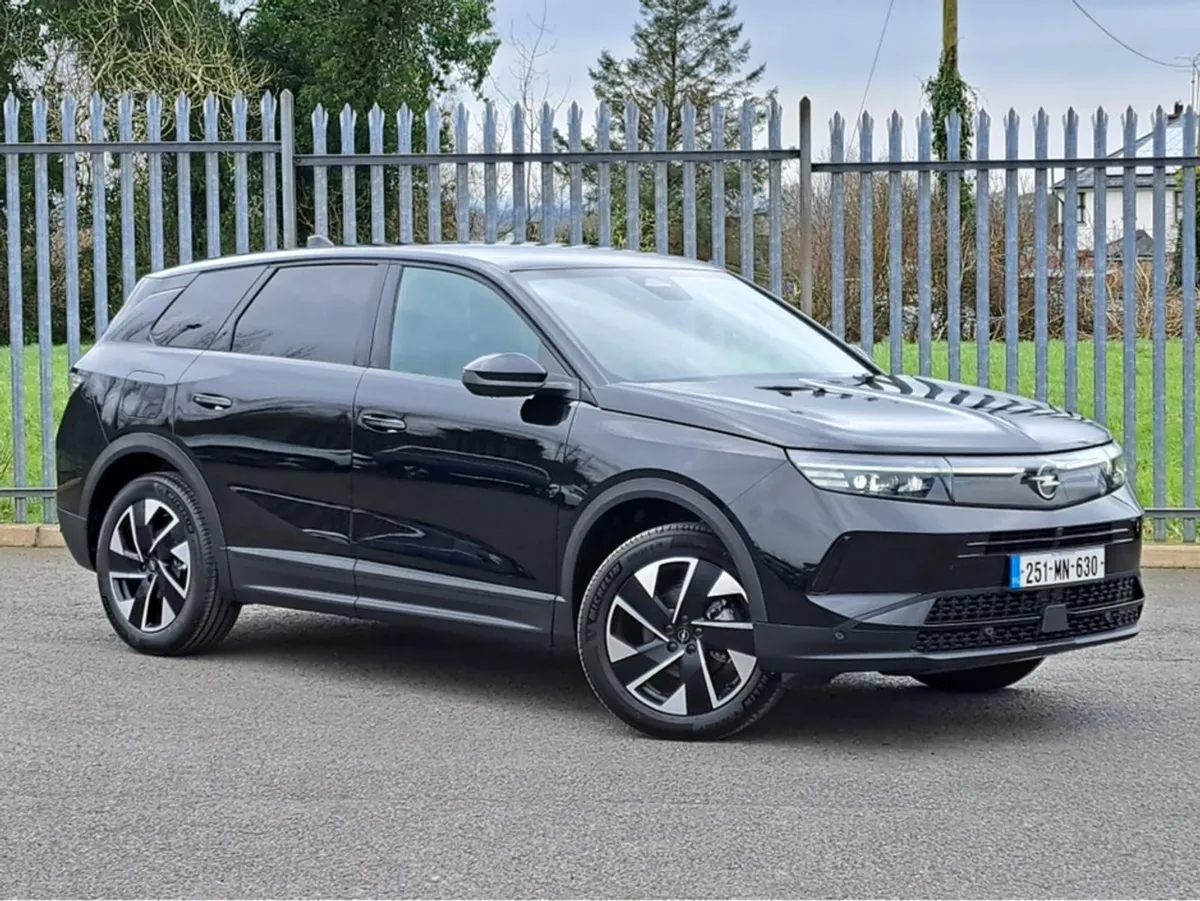 Opel Grandland GS 136BHP Mild Hybrid  top Spec - Image 3