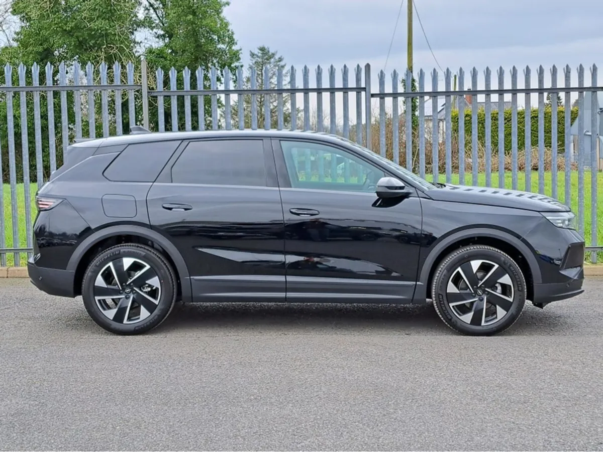 Opel Grandland GS 136BHP Mild Hybrid  top Spec - Image 4