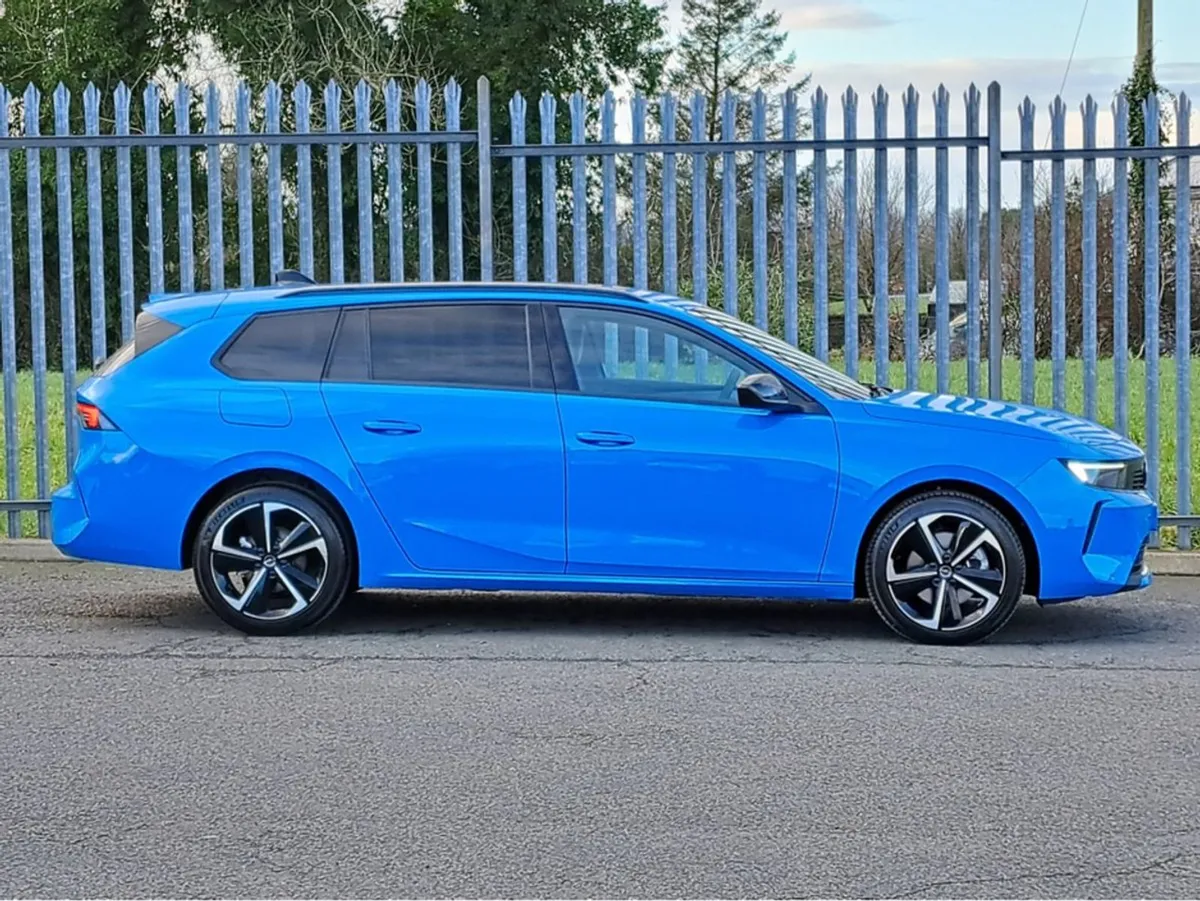 Opel Astra Elegance 1.5td 130BHP Tourer 8 Speed A - Image 3