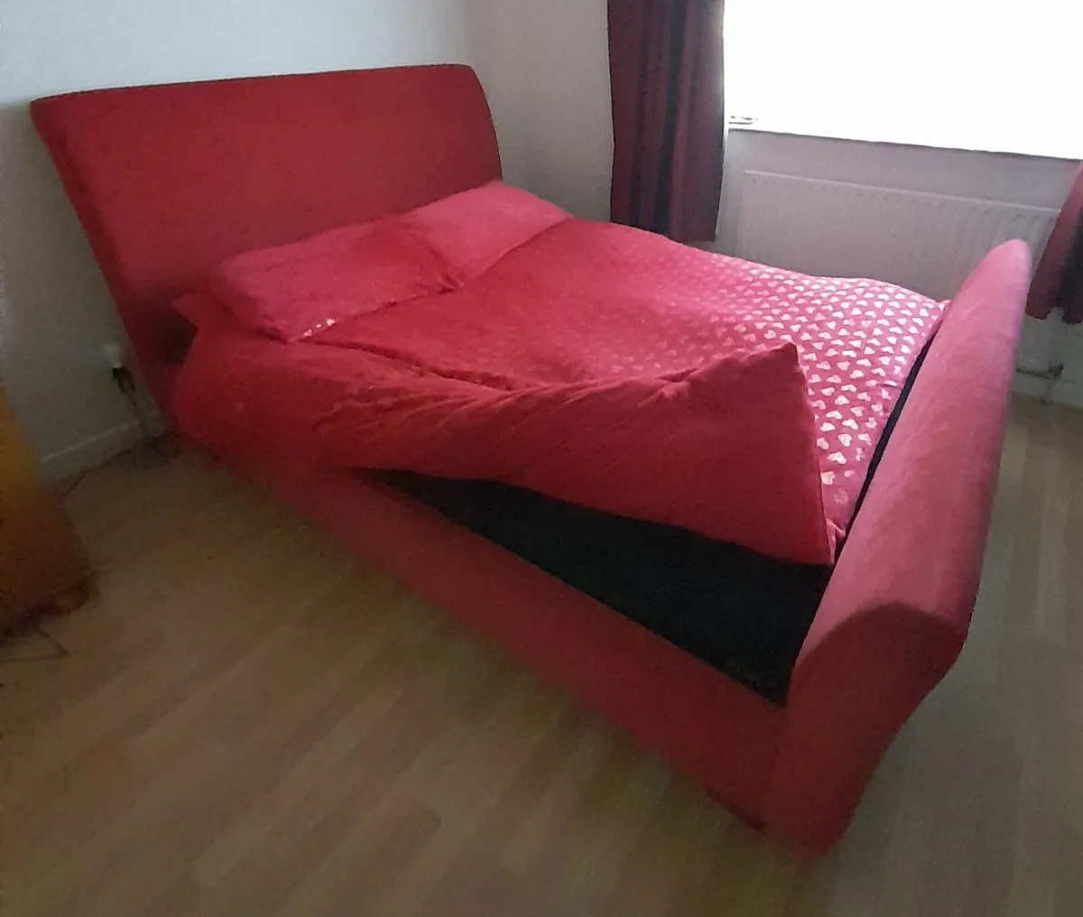 King size bed - Image 1