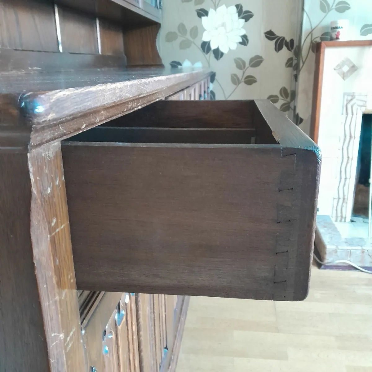 Cabinet - Image 1