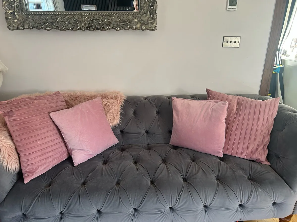 2 piece suite - Image 1
