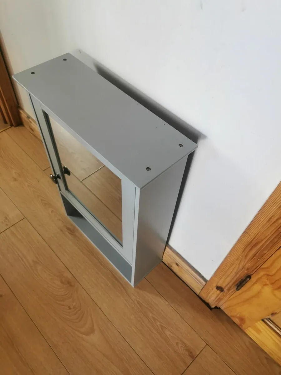 Quality Expensive bathroom cabinet - Image 3