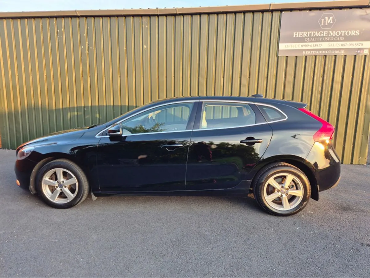 Volvo V40 D2 SE GT 5DR Auto - Image 2