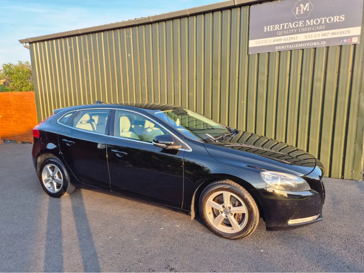 Volvo V40 D2 SE GT 5DR Auto - Image 3