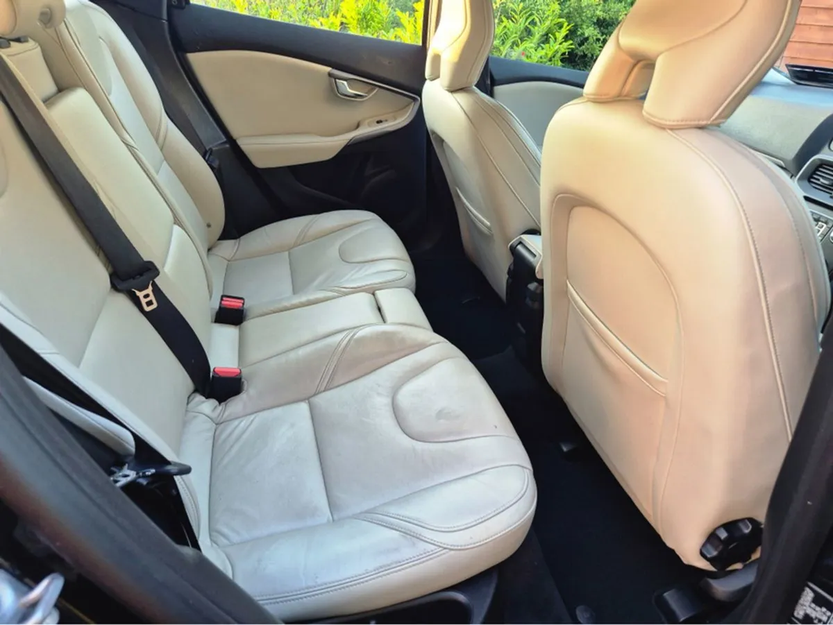 Volvo V40 D2 SE GT 5DR Auto - Image 4