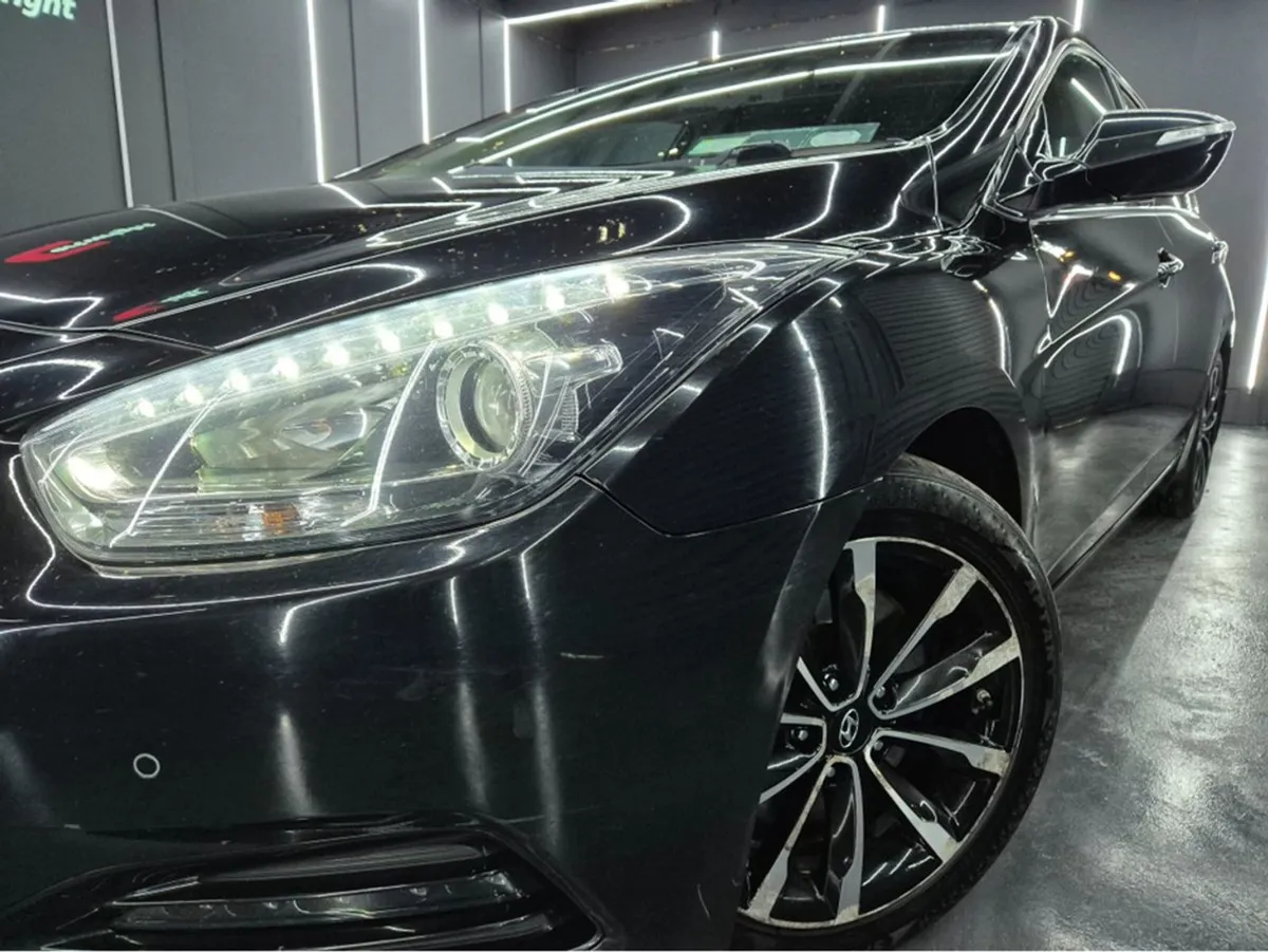 Hyundai i40 Salon Executive Plus Auto - Image 1