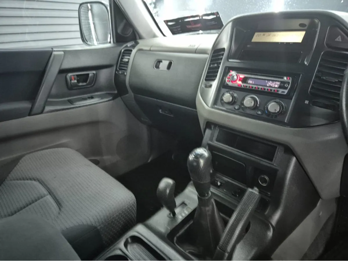 Mitsubishi Shogun 3.2 DID Equippe 3DR - Image 3