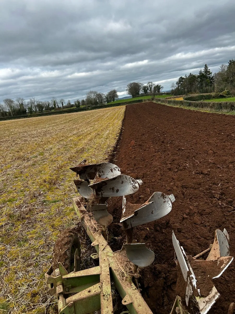Dowdeswell DP7 4 fur reversible plough - Image 2