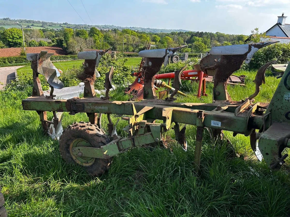 Dowdeswell DP7 4 fur reversible plough - Image 4