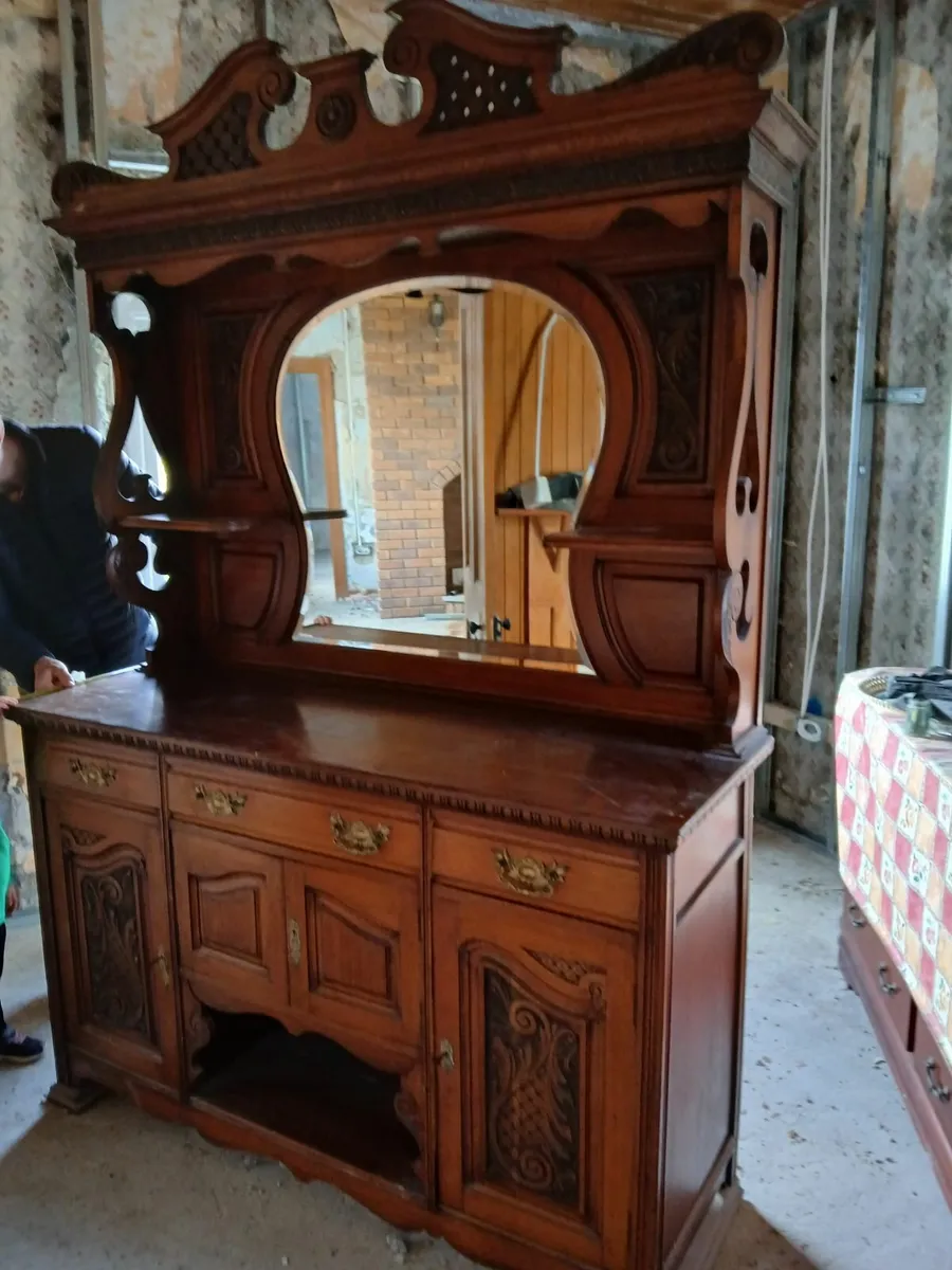 Cabinet - Image 1