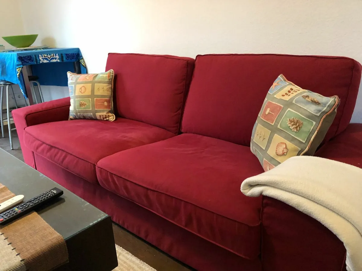 3 Seater velvet red couch - Image 1