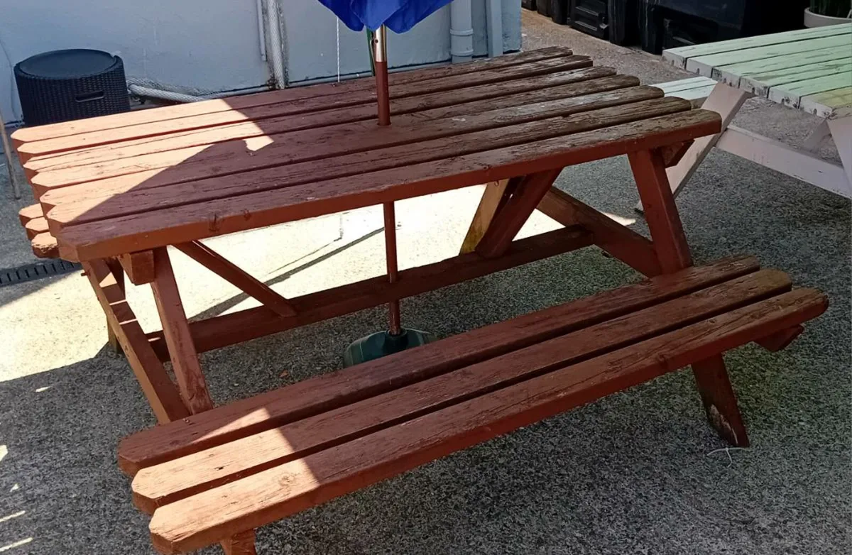 PICNIC TABLE - Image 1