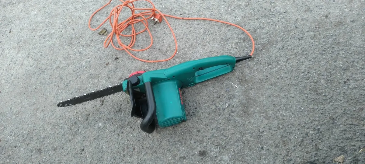Bosch 35_17s electric chainsaw piece too sell - Image 2