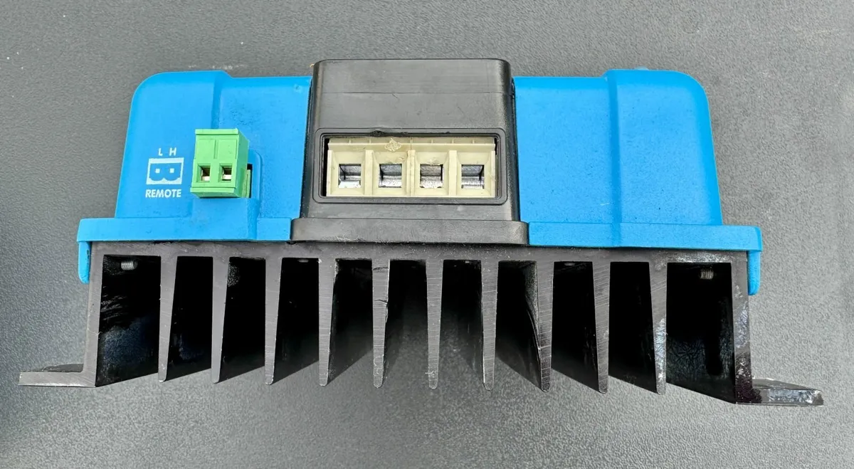 2 x Victron 12 Volt 30A Chargers - Image 3