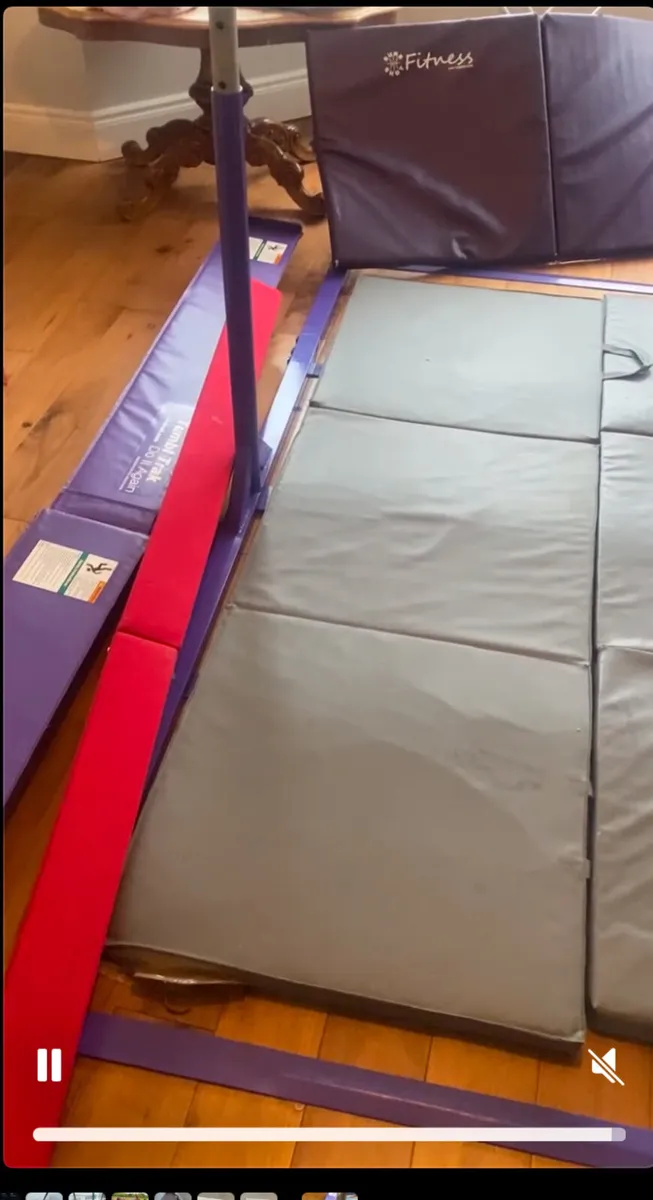 Gymnastics bar, practice beam and mats - Image 4