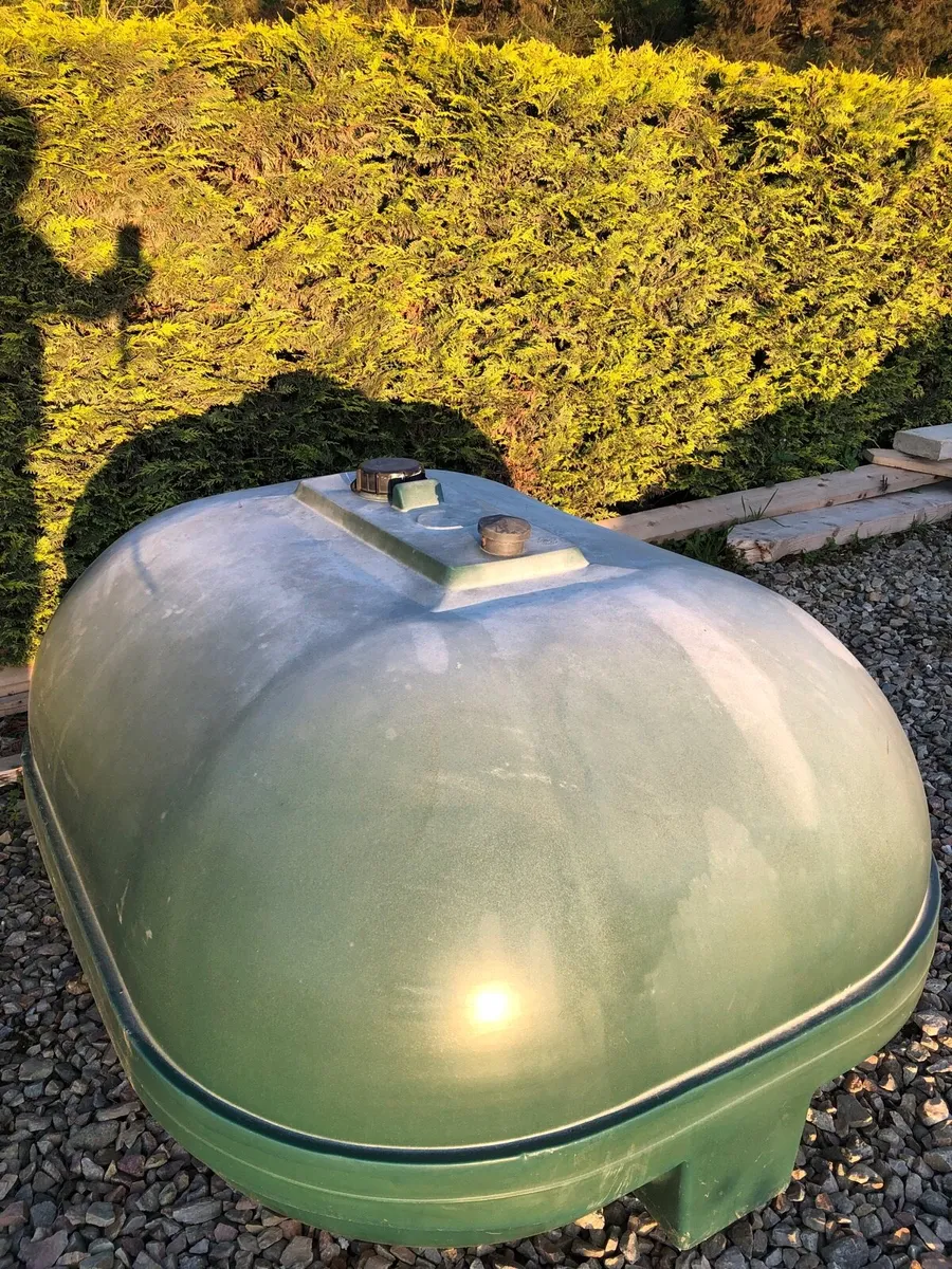 Oil tank