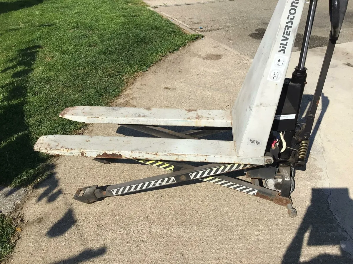 Pallet Truck - Image 1