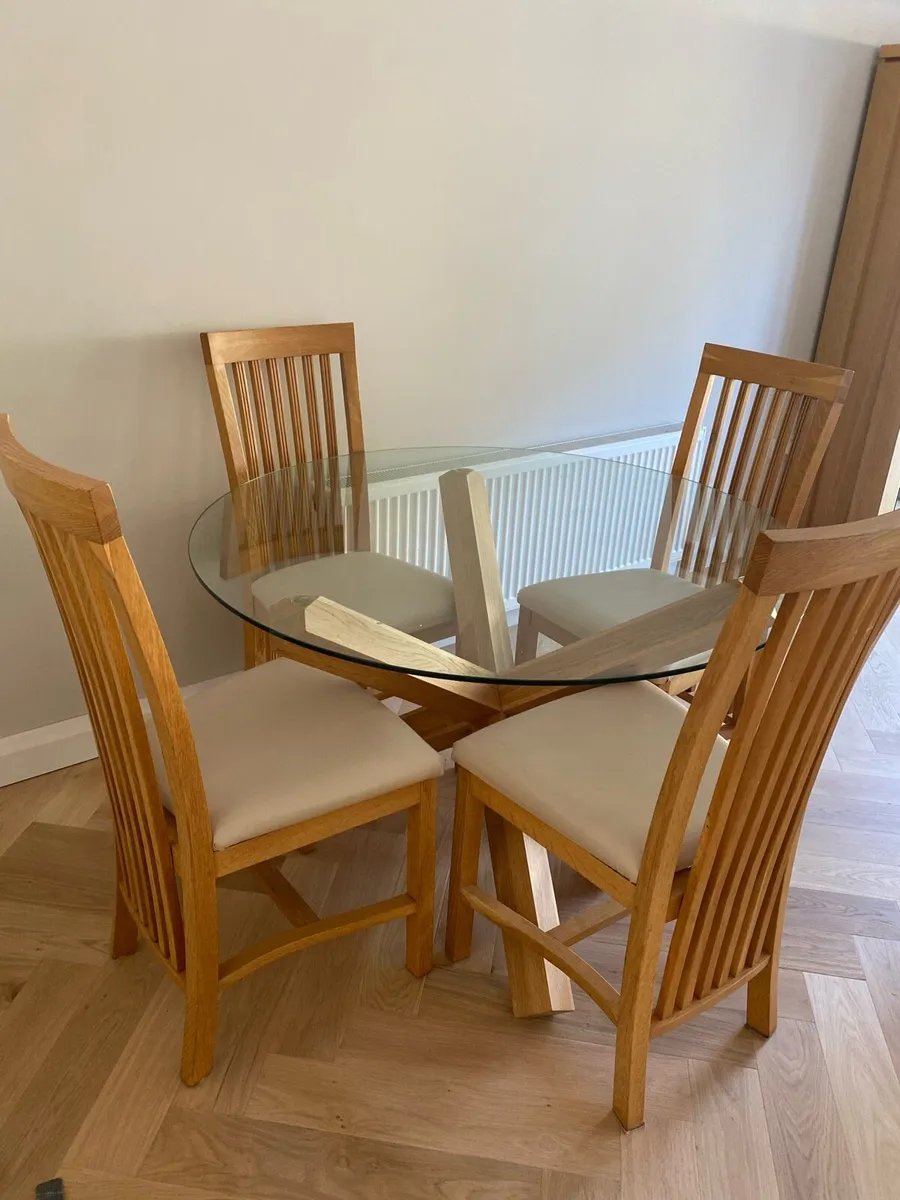 Dining room table and 4 chairs - Image 1