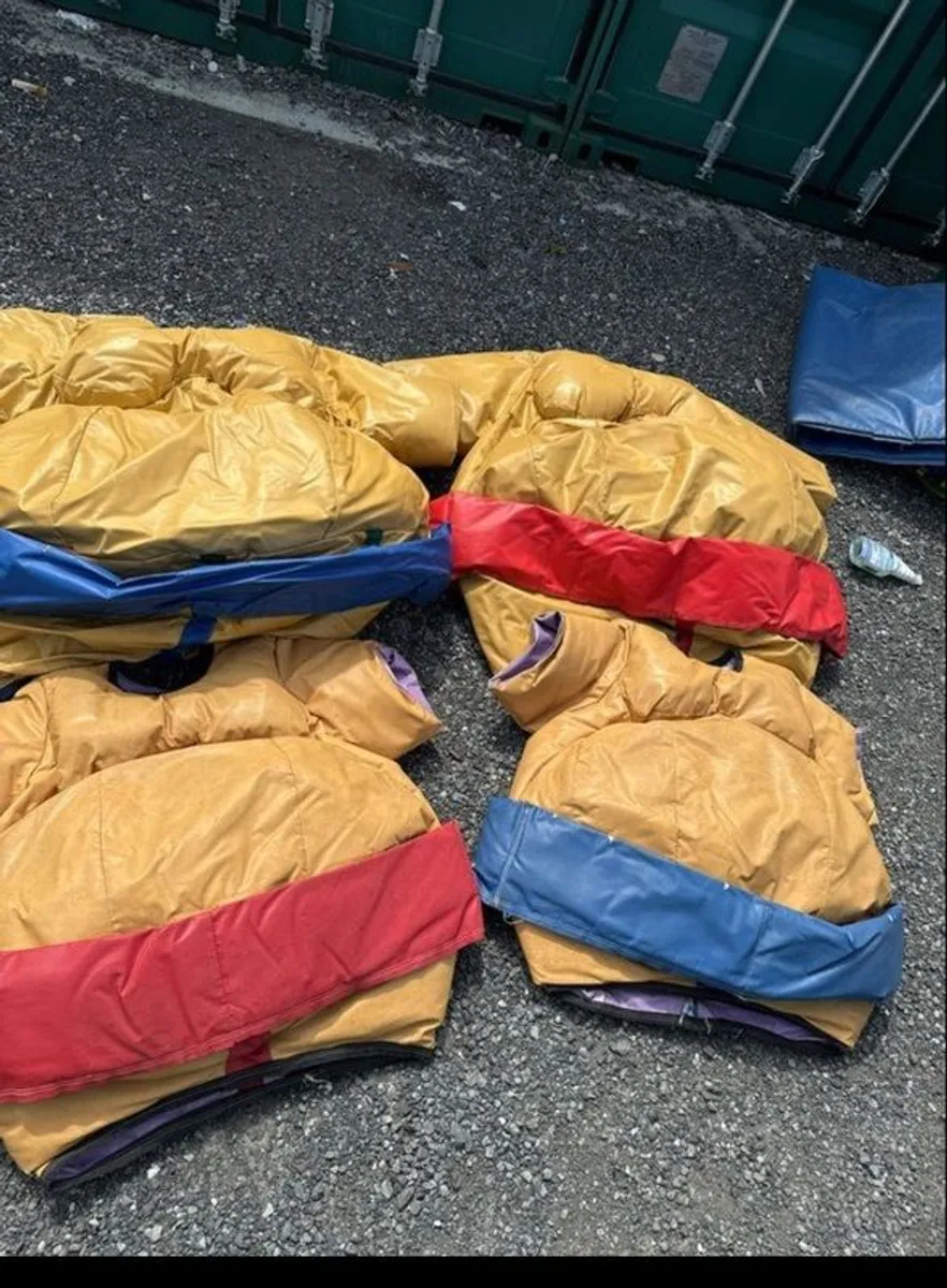 sumo suits &ring airquee - Image 1