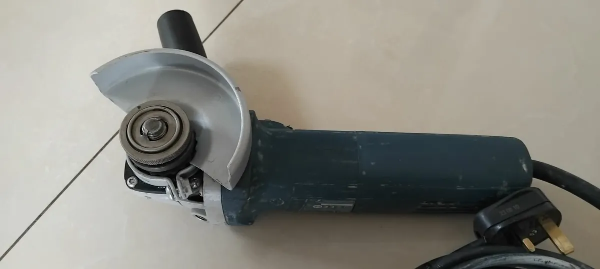 Bosch GWS 710 Grinder 240v - Image 2