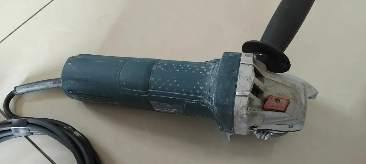 Bosch GWS 710 Grinder 240v - Image 4