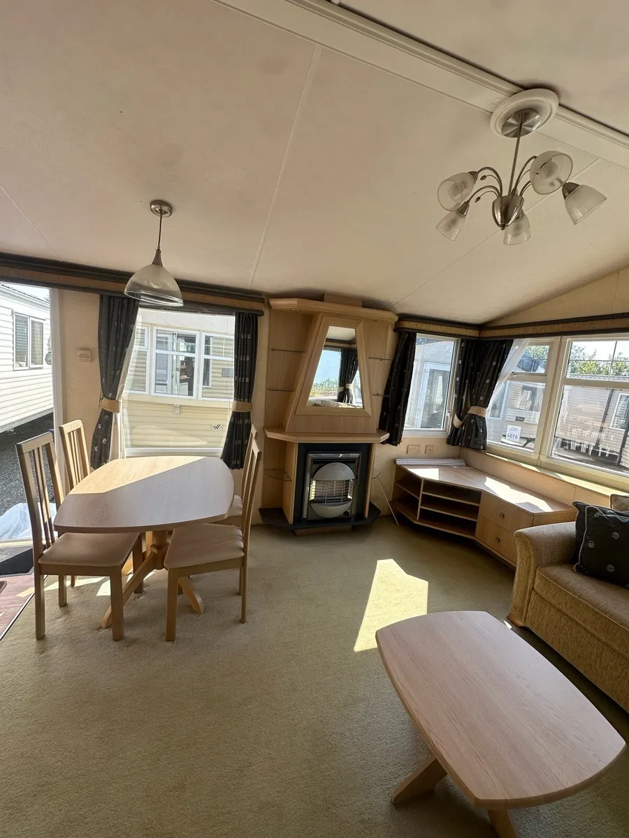 Willerby Granada 33 x 12 x 2 Bed - Image 3