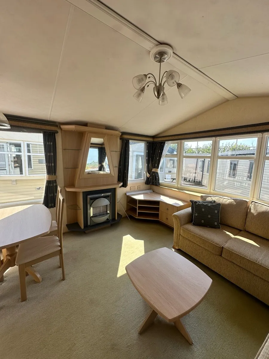 Willerby Granada 33 x 12 x 2 Bed - Image 4