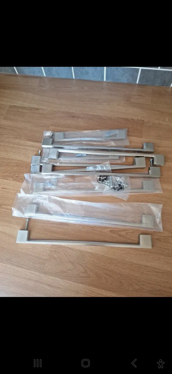 Kitchen cabinet handles - Image 1