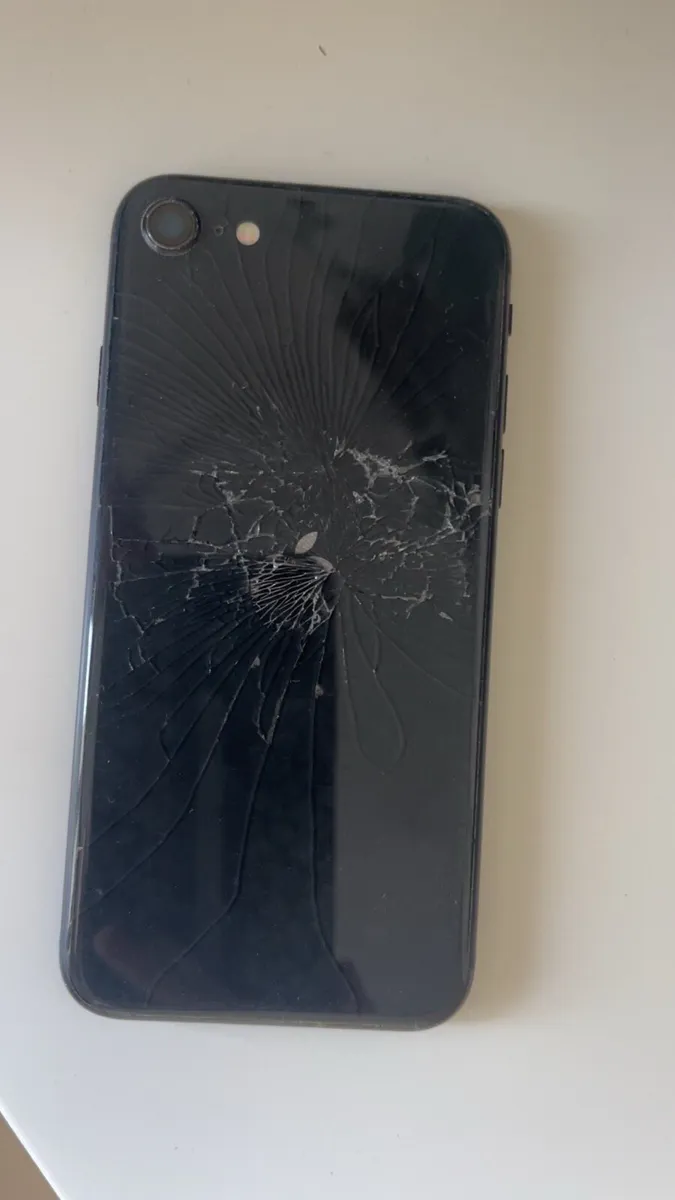 iPhone SE - Image 2