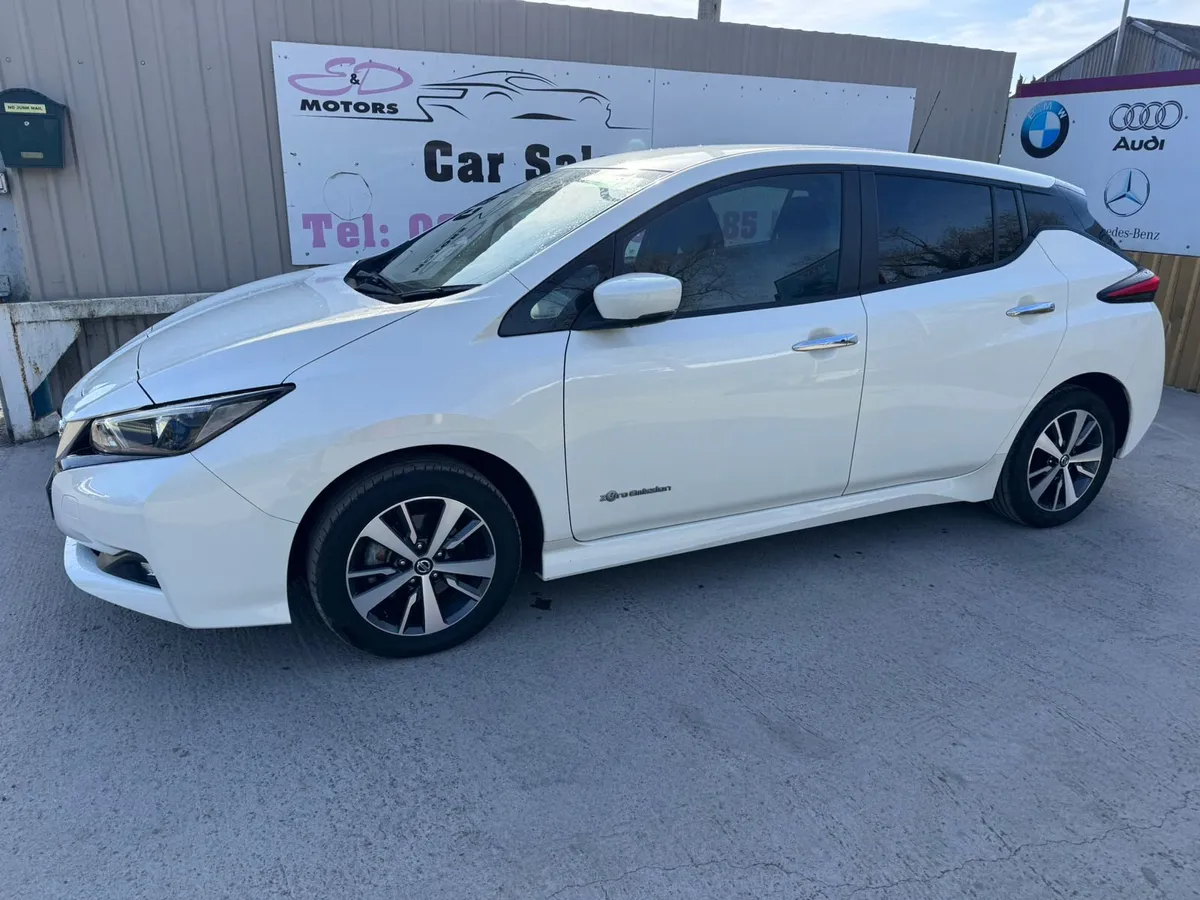 192 Nissan Leaf  SV 40 kWh Low Miles High Spec - Image 3