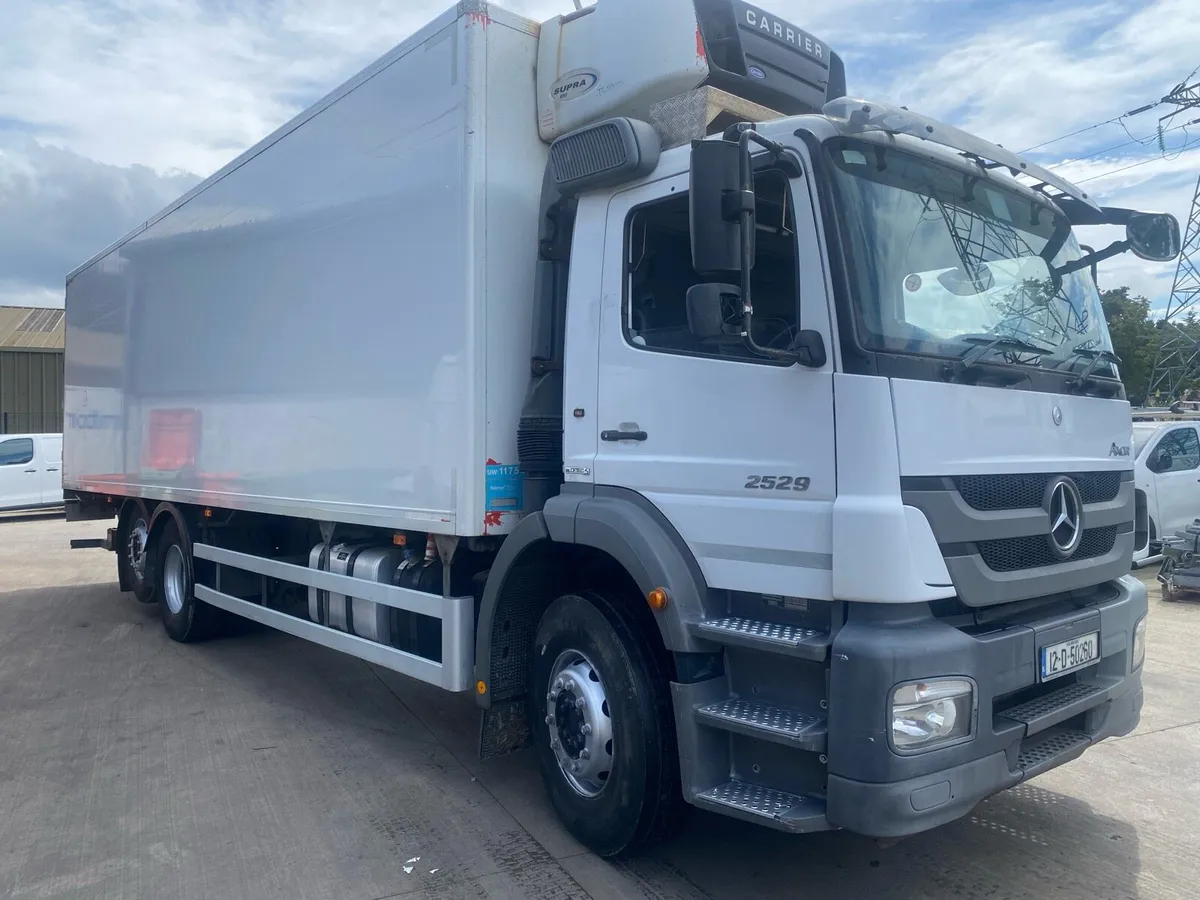Mercedes Axor 2529 28ft fridge 2012 - Image 2