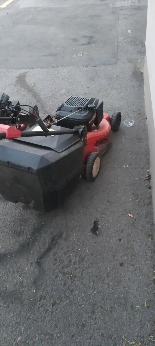 Push lawnmower running very well its not new - Image 2