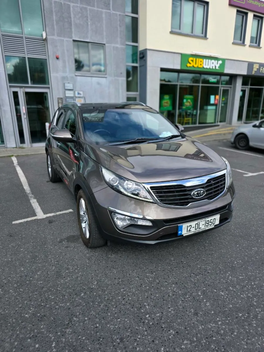 2012 Kia Sportage AWD 2.0L Drives Like new - Image 1