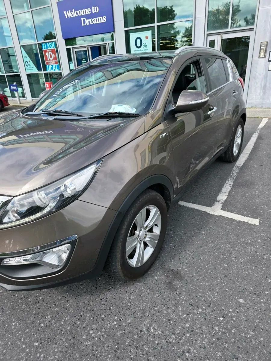 2012 Kia Sportage AWD 2.0L Drives Like new - Image 2