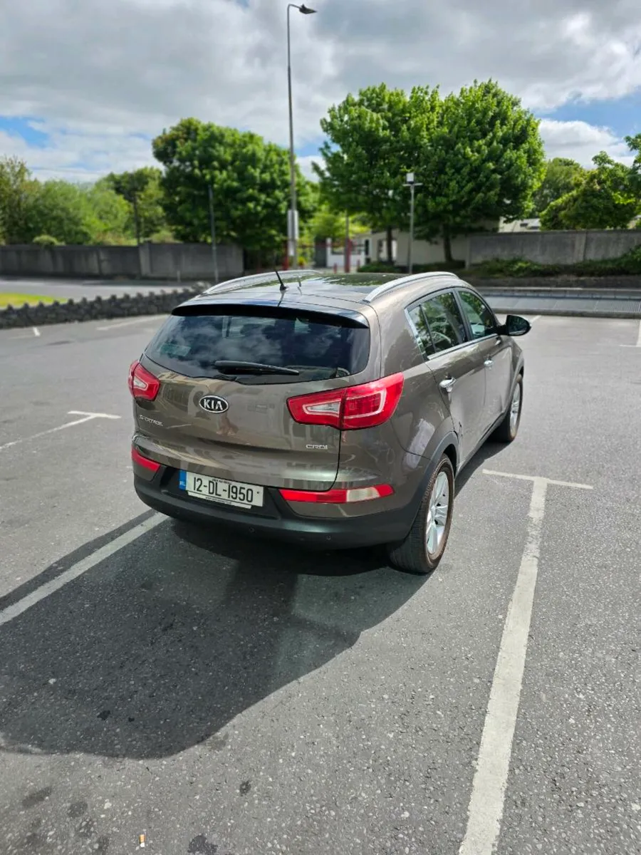 2012 Kia Sportage AWD 2.0L Drives Like new - Image 3