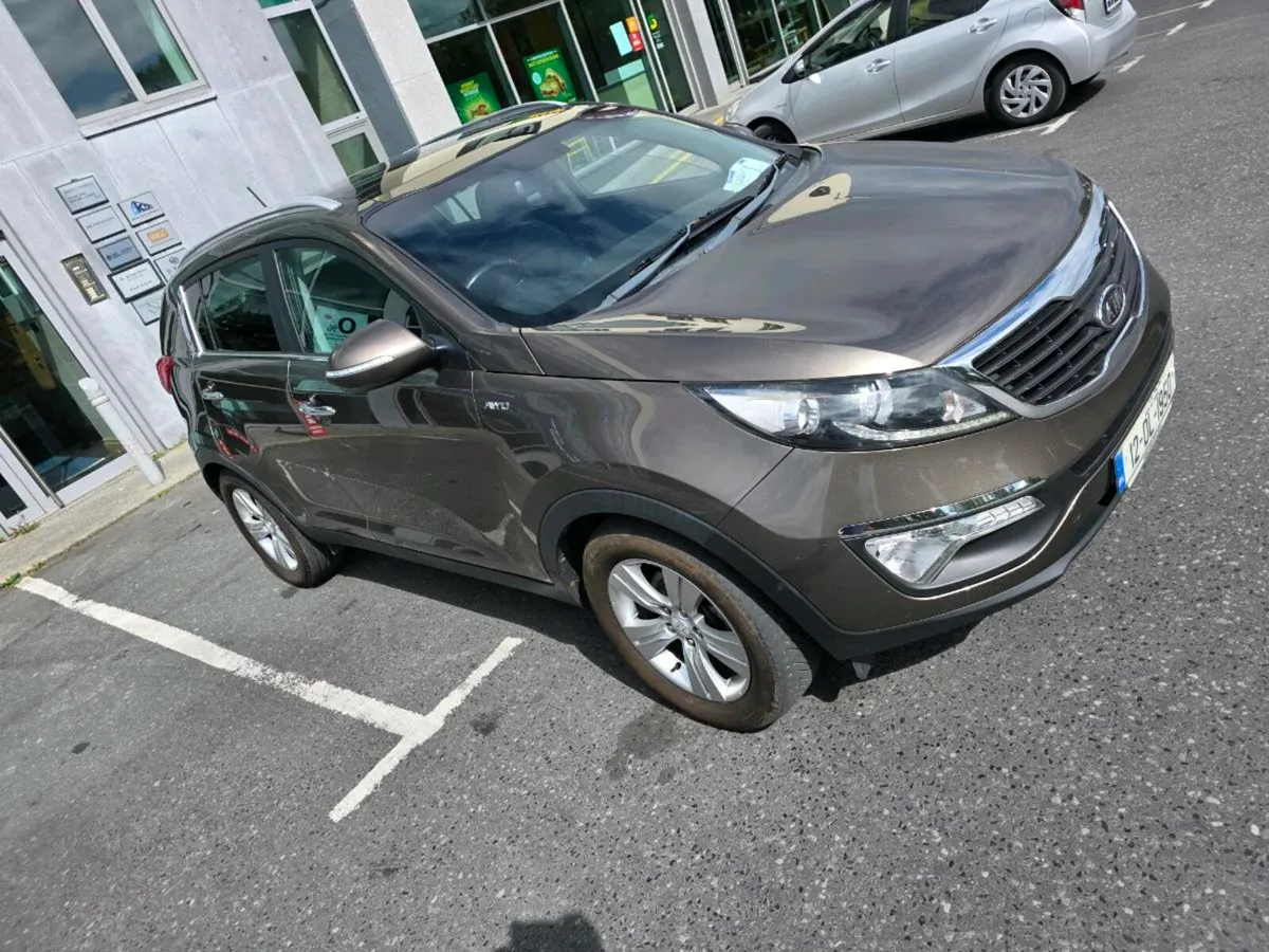 2012 Kia Sportage AWD 2.0L Drives Like new - Image 4