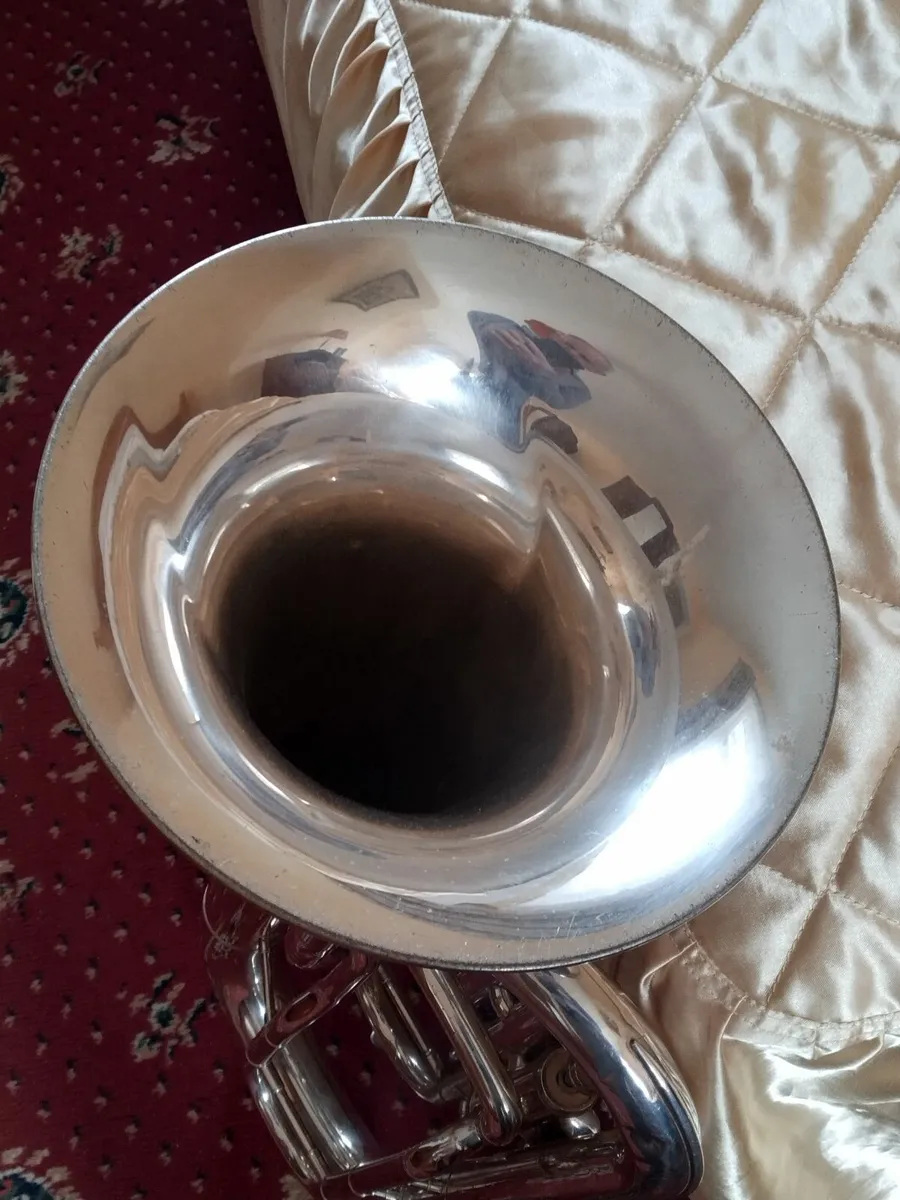 YAMAHA  Bb Euphonium - Image 4