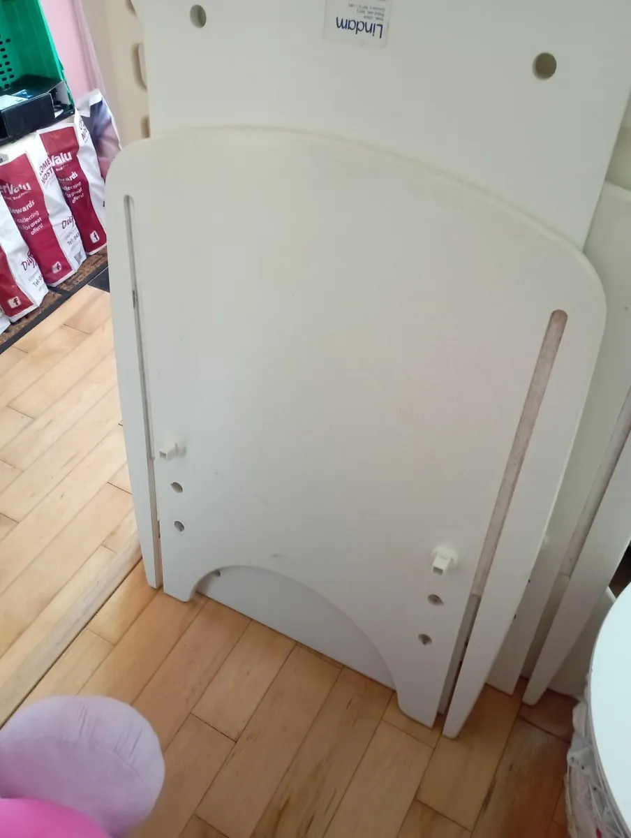 Lindam solid Toddler cot - Image 1